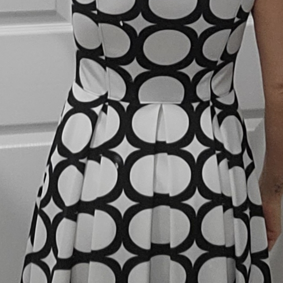 Dress - Picture 2 of 4